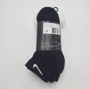 Nike Everyday Cotton Cushioned Low Dri-Fit…